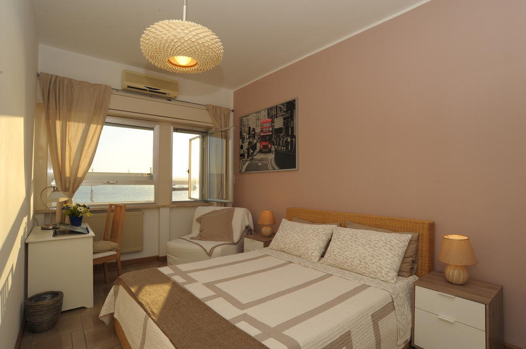B&B Mare Di Augusta La Finestra Sul Porto Oda fotoğraf
